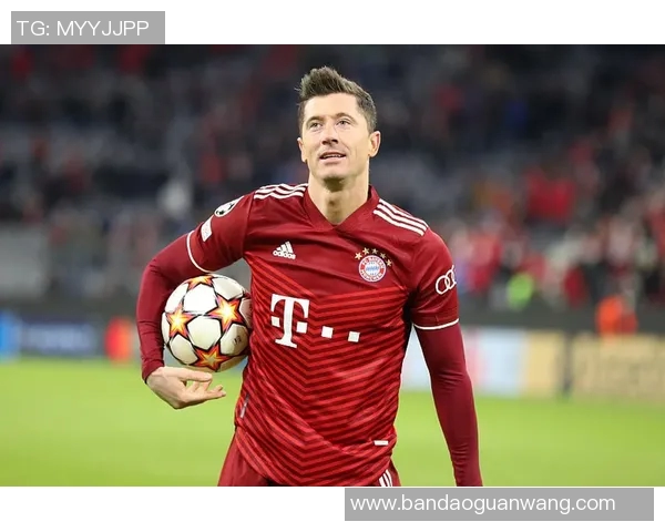 莱万重返安联球场引发拜仁球迷愤怒反响纷纷指责其忘恩负义